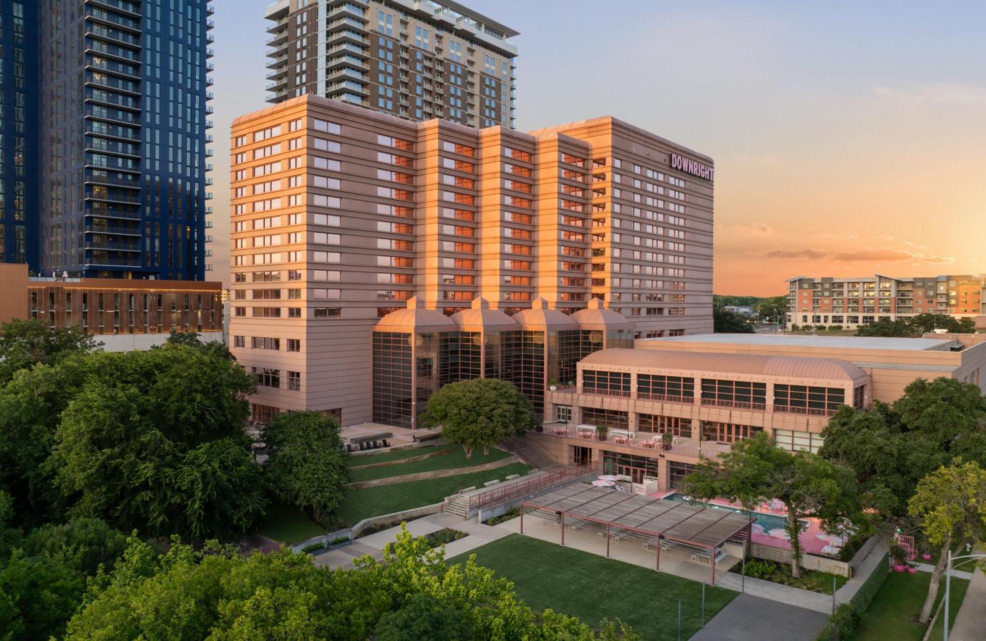 Downright Austin, A Renaissance Hotel מראה חיצוני תמונה