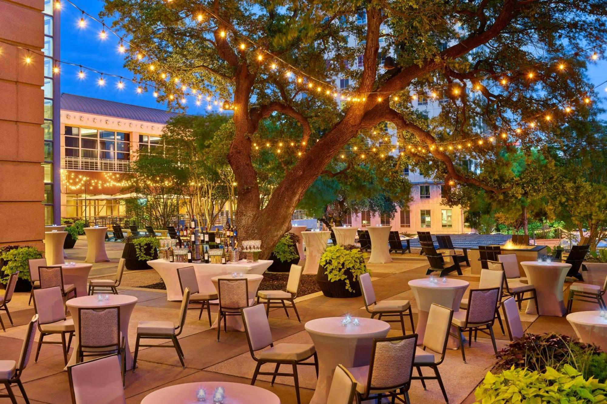 Downright Austin, A Renaissance Hotel מראה חיצוני תמונה